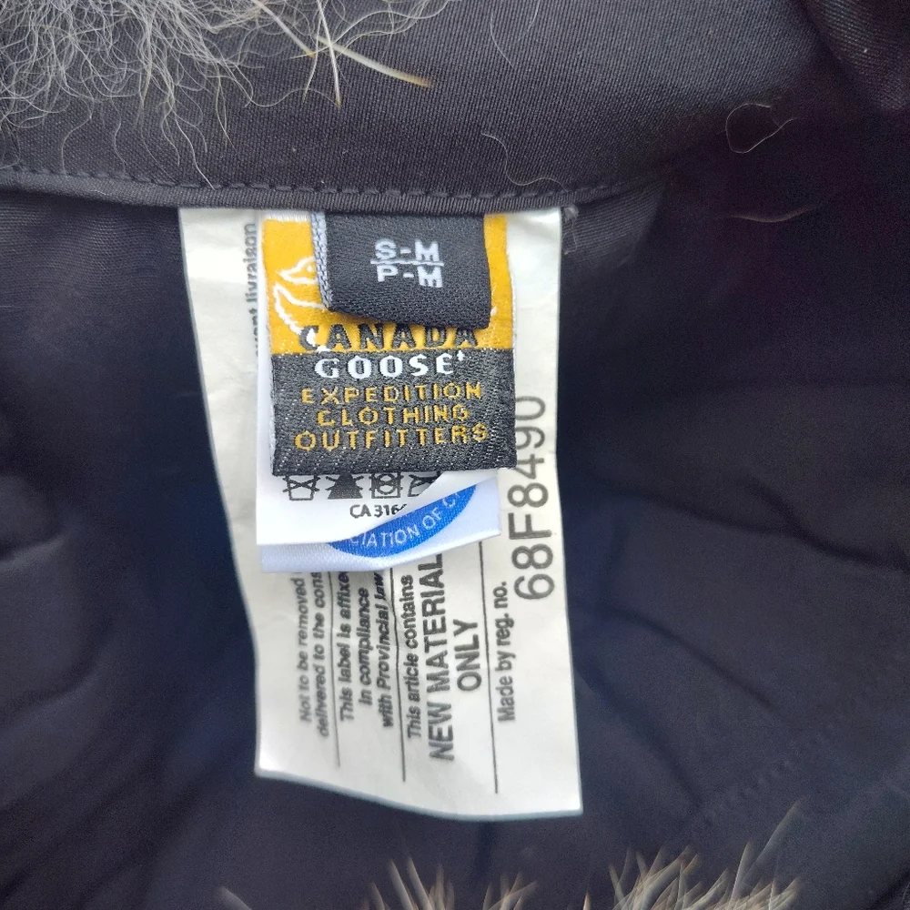 Canada Goose Black Down Hat - Size S/M